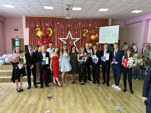 Торжественное вручение аттестатов выпускникам 11 класса!.